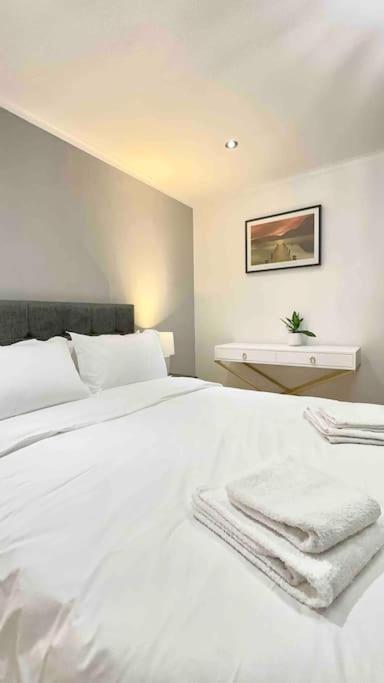 A Beautiful Stylish 2 Bedroom Apartment -City Of London Exterior foto