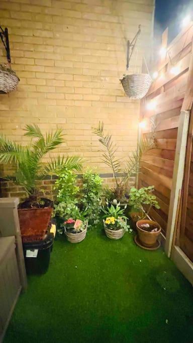 A Beautiful Stylish 2 Bedroom Apartment -City Of London Exterior foto