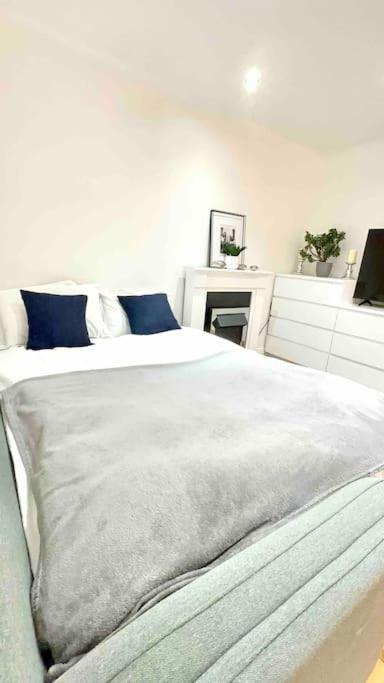 A Beautiful Stylish 2 Bedroom Apartment -City Of London Exterior foto